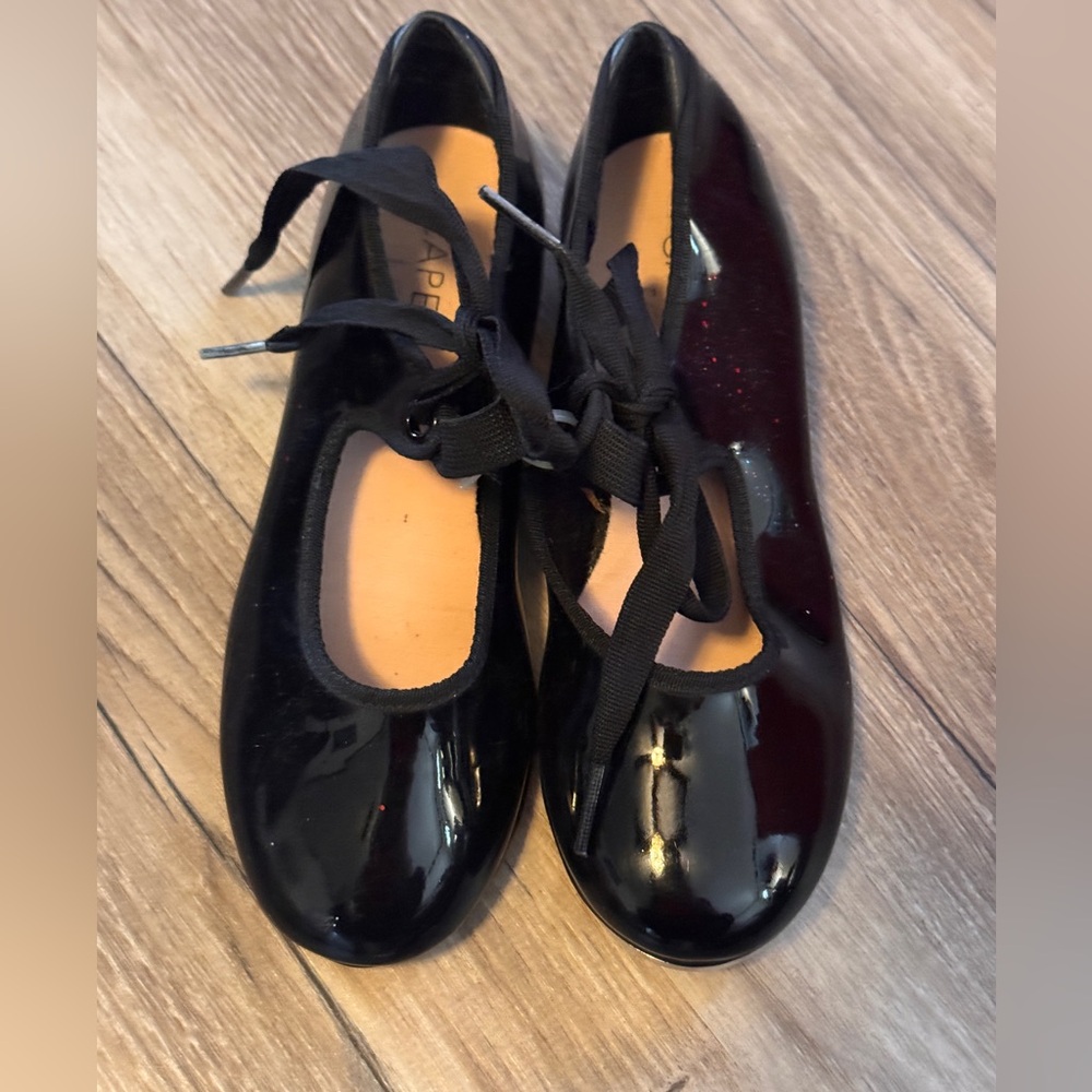 Capezio Children’s Black Patent Tap Shoes Sz 12.5 EUC